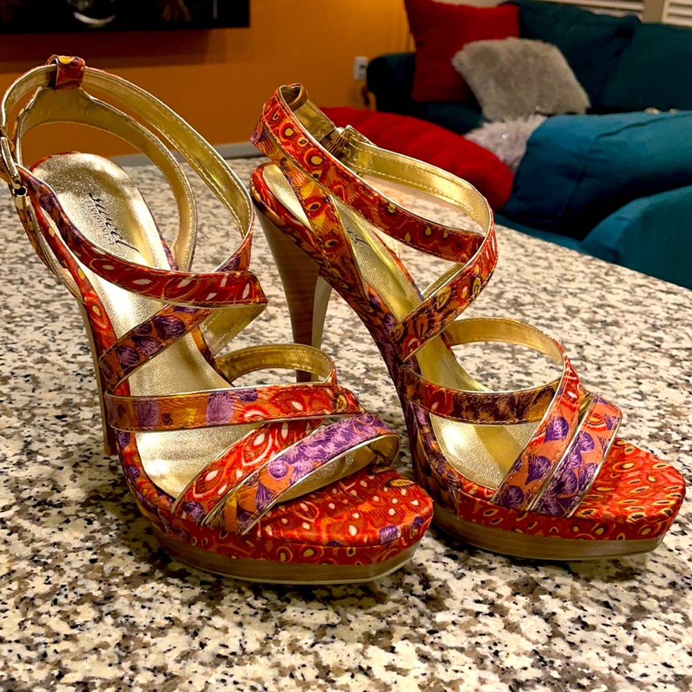 🌸🌺Multicolor Platform Heels🌺🌸